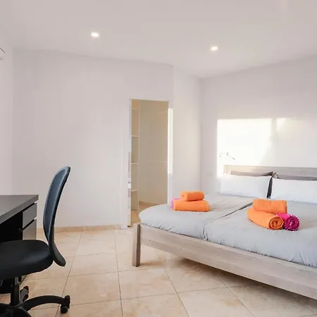 Casa de Férias 3 Bed With 3 En-Suite Bath Half Open Villa, Airco And Perfect Wifi *