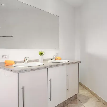 Дом отдыха 3 Bed With 3 En-Suite Bath Half Open Villa, Airco And Perfect Wifi Адехе