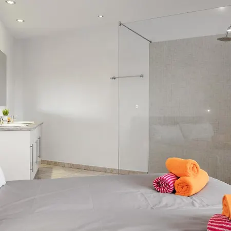 3 Bed With 3 En-Suite Bath Half Open Villa, Airco And Perfect Wifi Дом отдыха Адехе